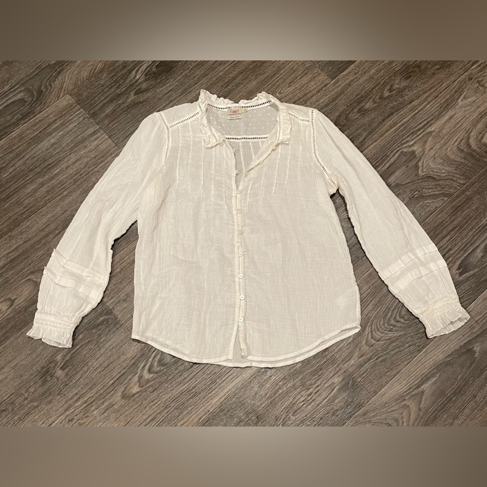 Faherty Willa Peasant-style blouse. 100% cotton. Size small. Vanilla white.